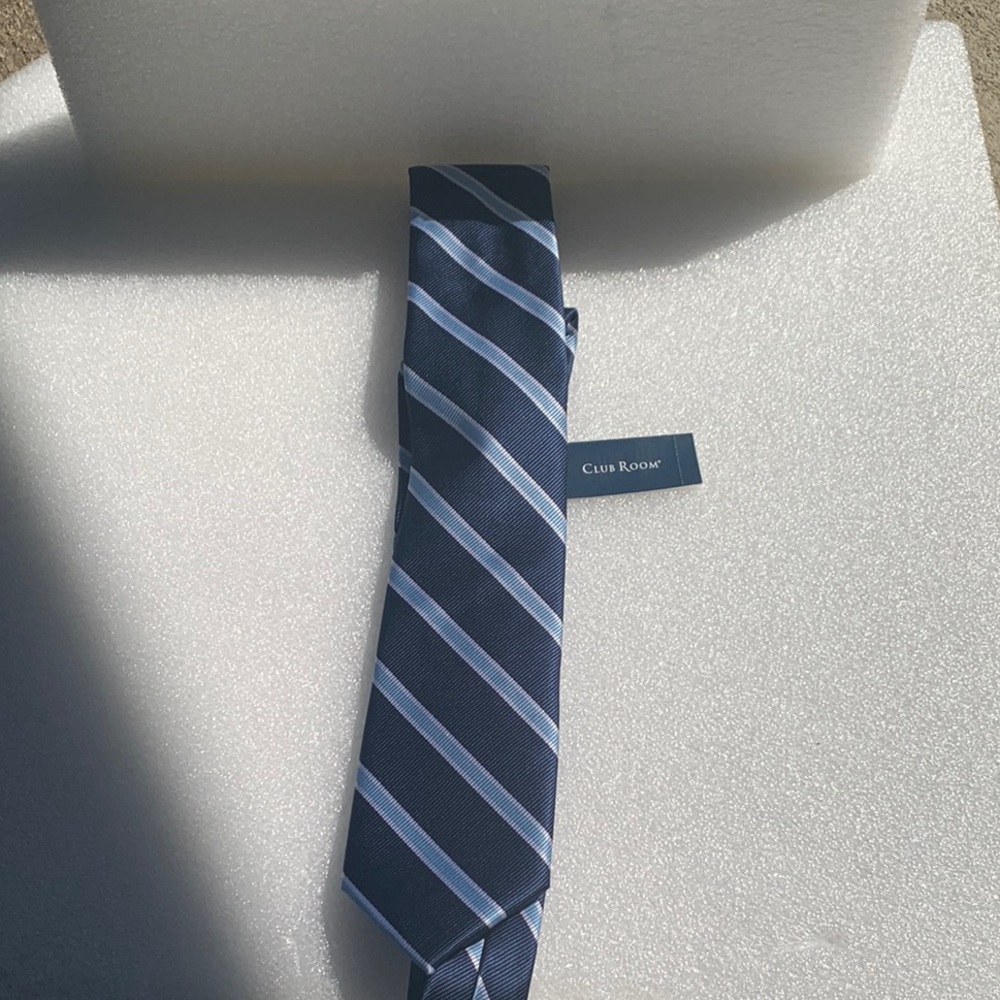 🆕 Club Room Navy and Light Blue Diagonal Striped Tie